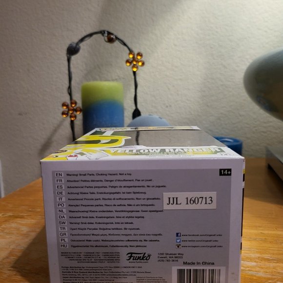 Mighty Morphin Power Rangers Yellow Ranger Funko Pop - Picture 6 of 12